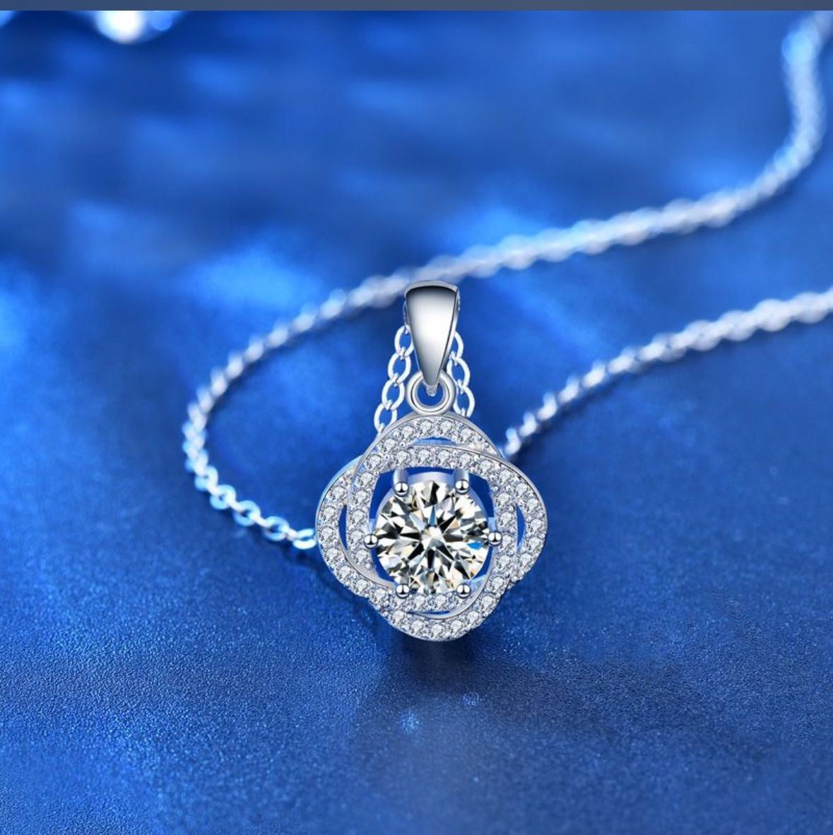 The Jiseo Rose Necklace