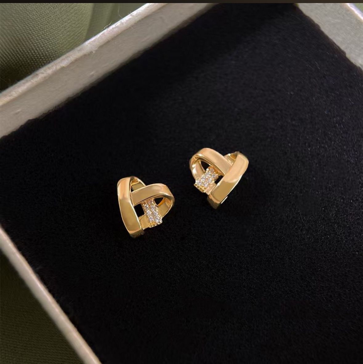 Lucera Heart Studs