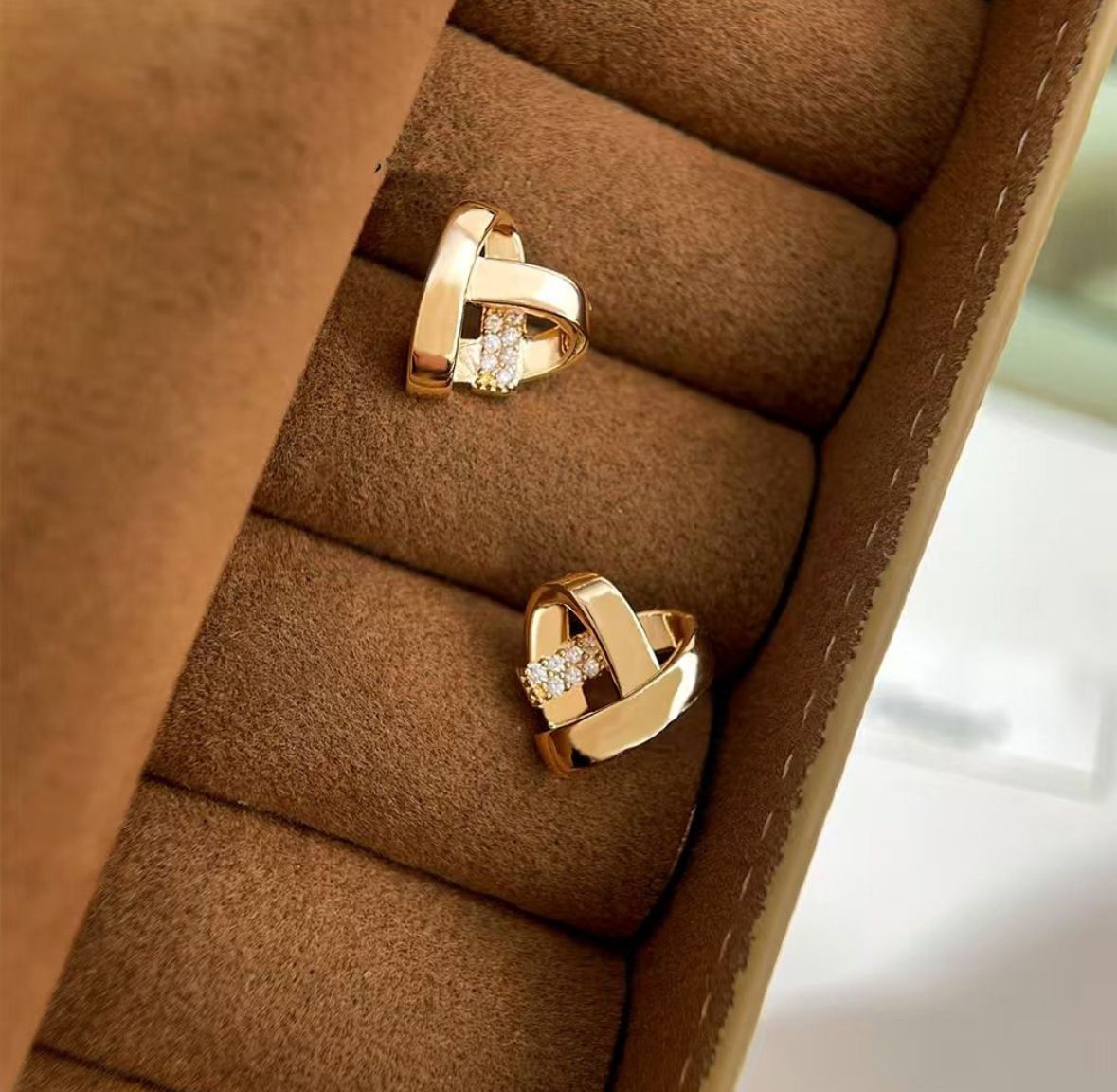 Lucera Heart Studs