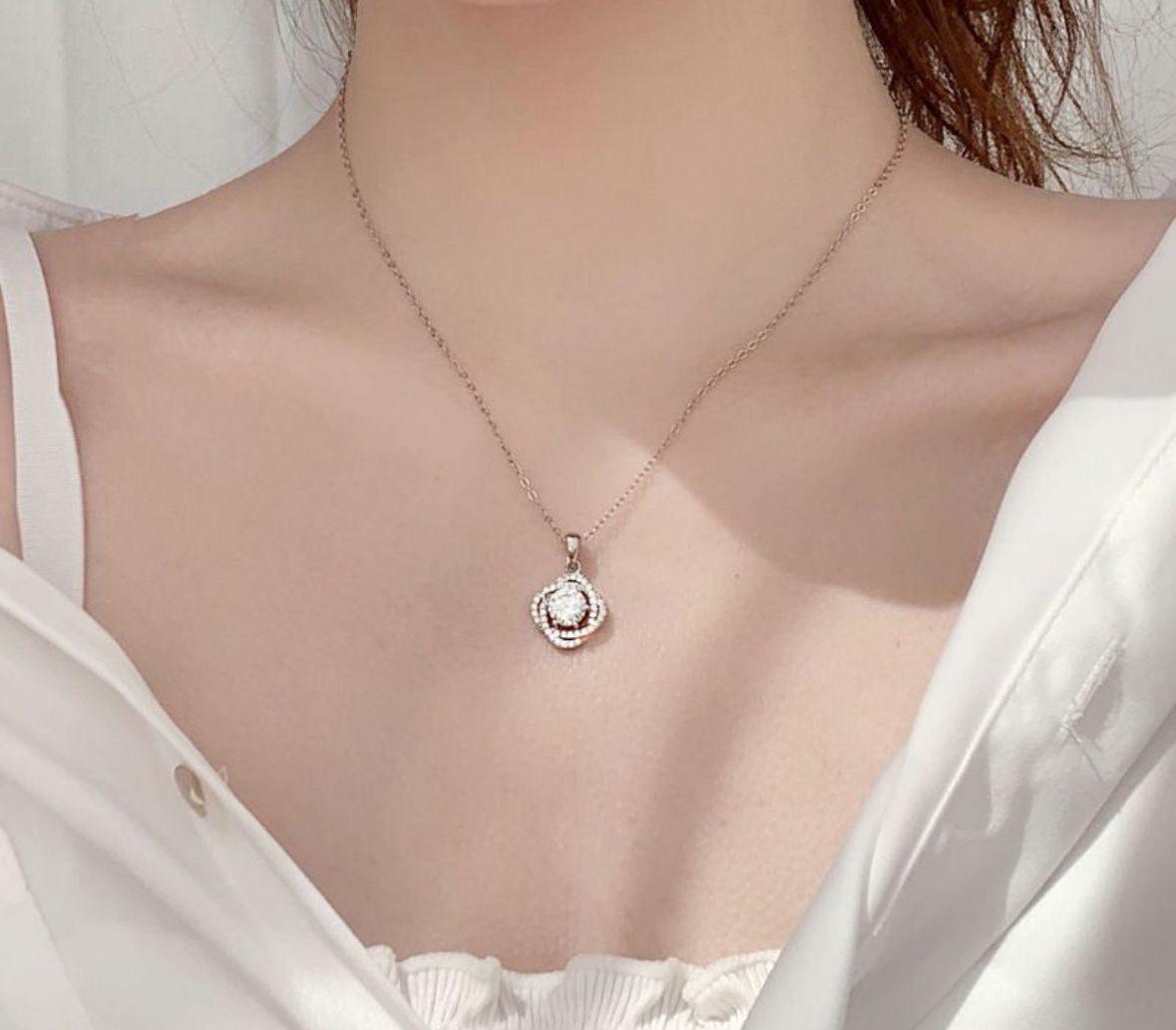 The Jiseo Rose Necklace