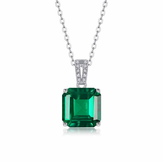 Verde Queen Pendant