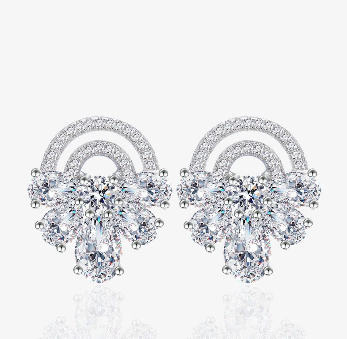 Linnea Knot Studs